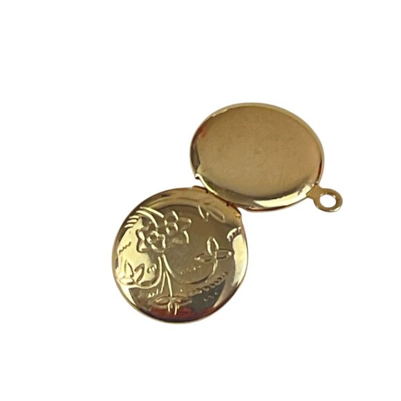 Round Floral Gold-Tone Locket Pendant With Hinged Opening For Photos Or Keepsake - Picture 4 of 6
